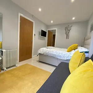 Malkin Wood - 15 Min Walk To Centre Apartment