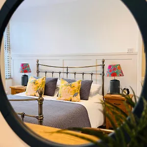 Nine Cooper Lane, Holiday home
